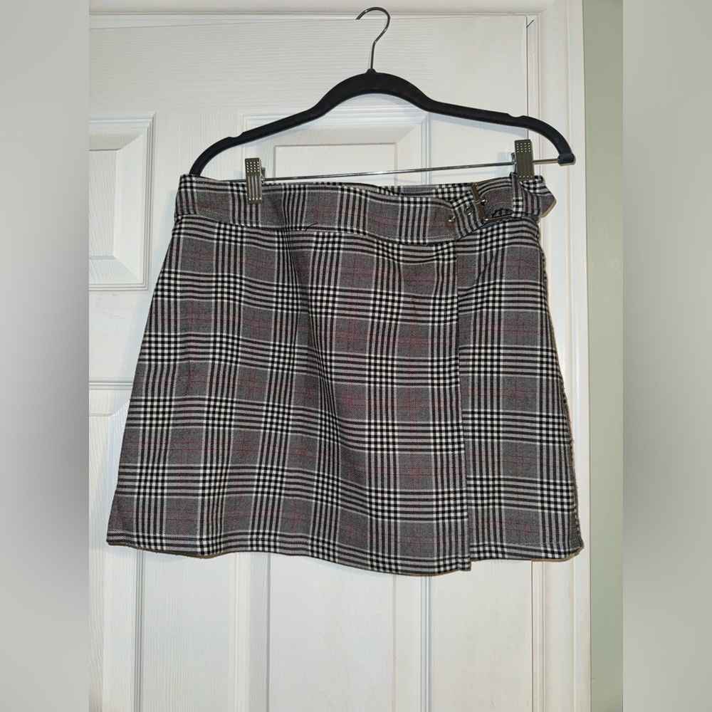 Checkered Skirt - Forever 21 - Size Large